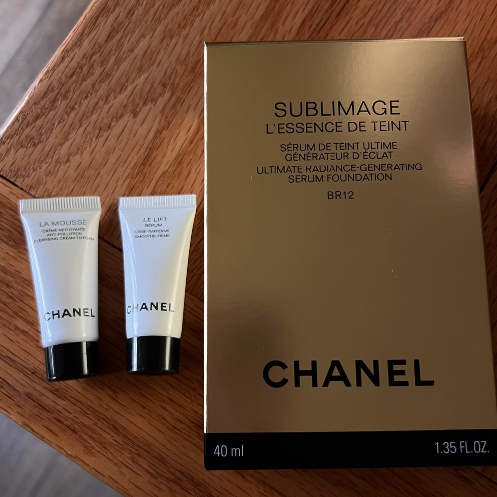 Chanel Sublimage L'ESSENCE DE TEINT Foundation Brush Full Size - Picture 2 of 6